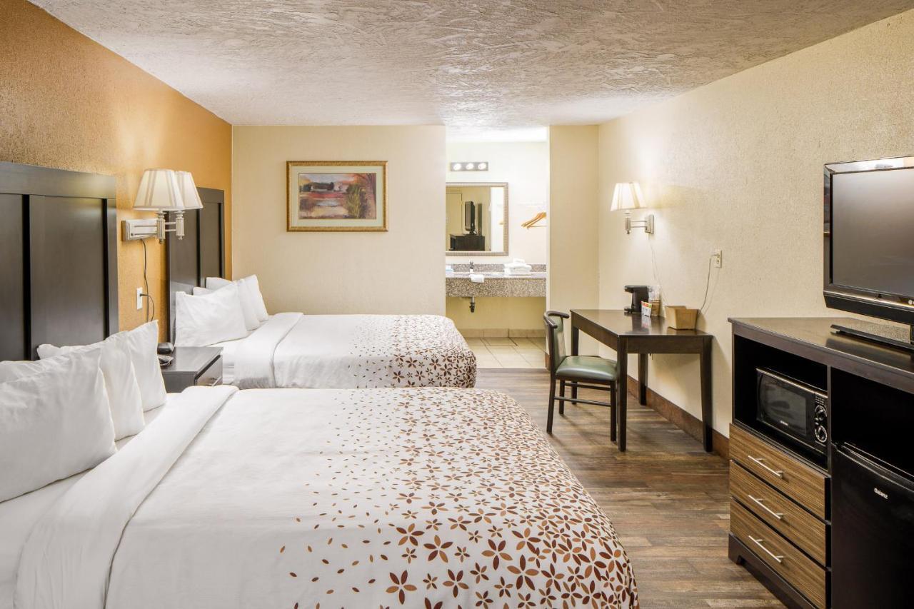 Americana Inn A Travelodge By Wyndham Пиджен-Фордж Экстерьер фото